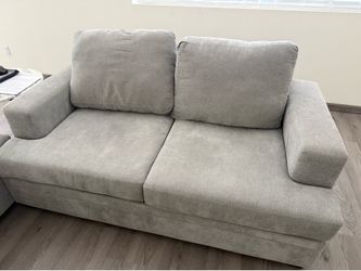 Light Gray Loveseat Sofa – Excellent Condition
