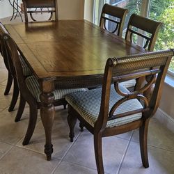 DINING/ KITCHEN ROOM TABLE & 6 CHAIRS