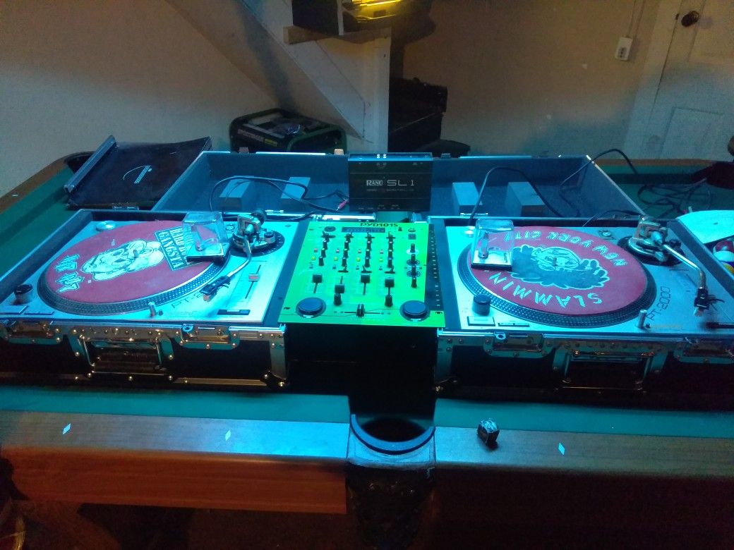 Dj equipment