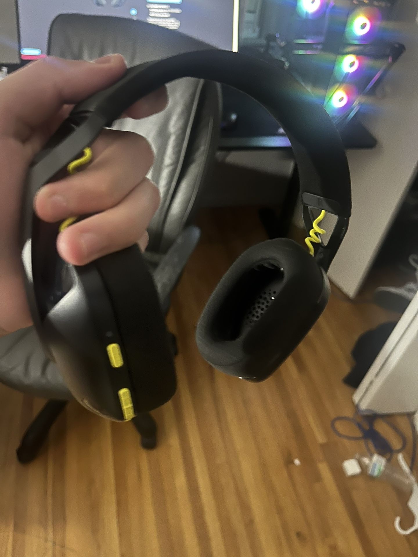 LOGITECH G35 headset And C920 PRO HD WEBCAM LOGITECH