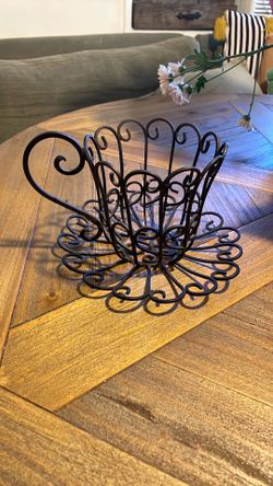 Metal tea plant holder