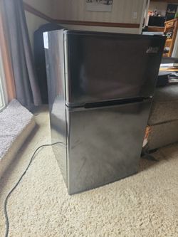 Arctic King mini fridge