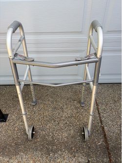 Folding aluminum walker