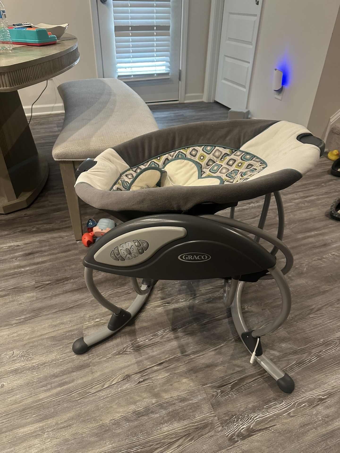 Graco Swing With Box