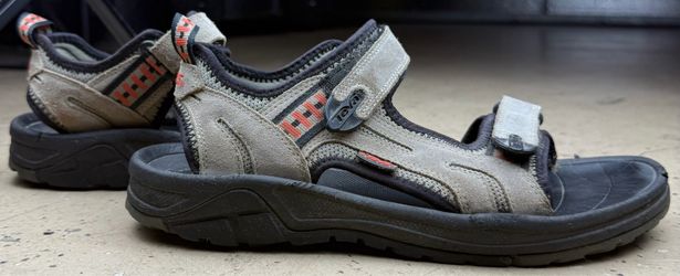 Teva Men's 10 Sandals