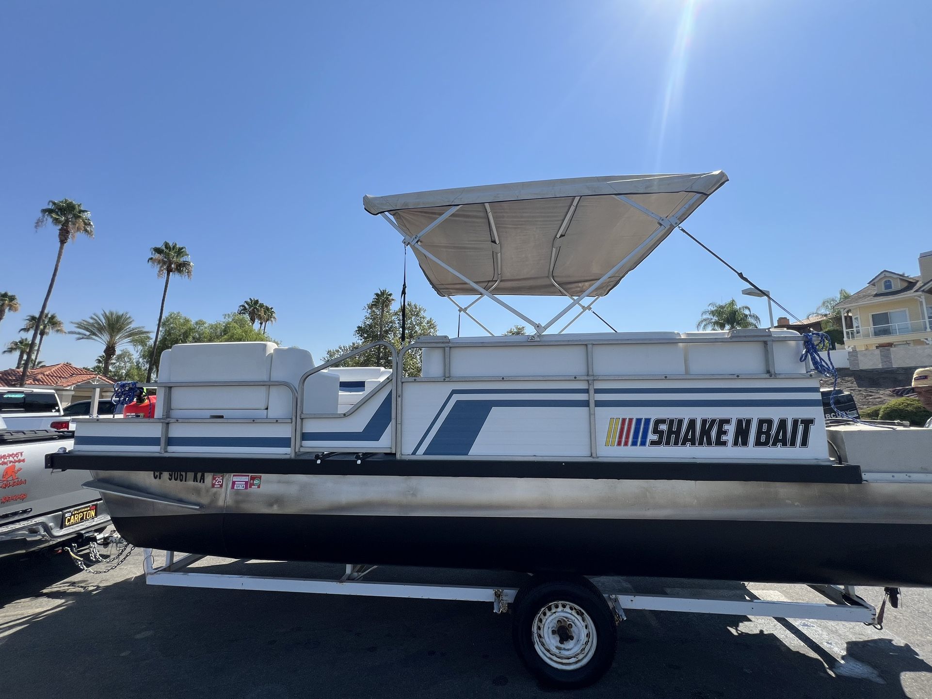 Lowe Pontoon Boat 
