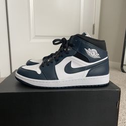 Air jordan 1 Mid (brand new! 10)