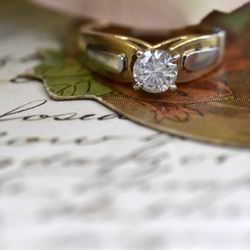 14k yellow gold solitaire, size 5