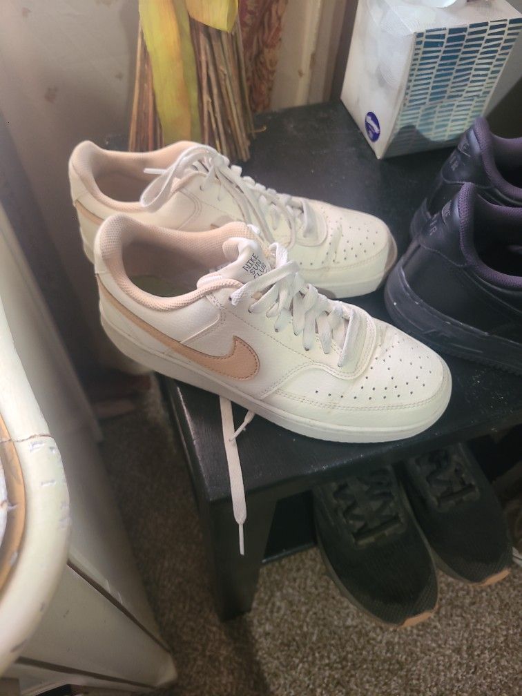 Women's Size 8.5 Nike Sun Club AF1 Tan On White $55 Obo