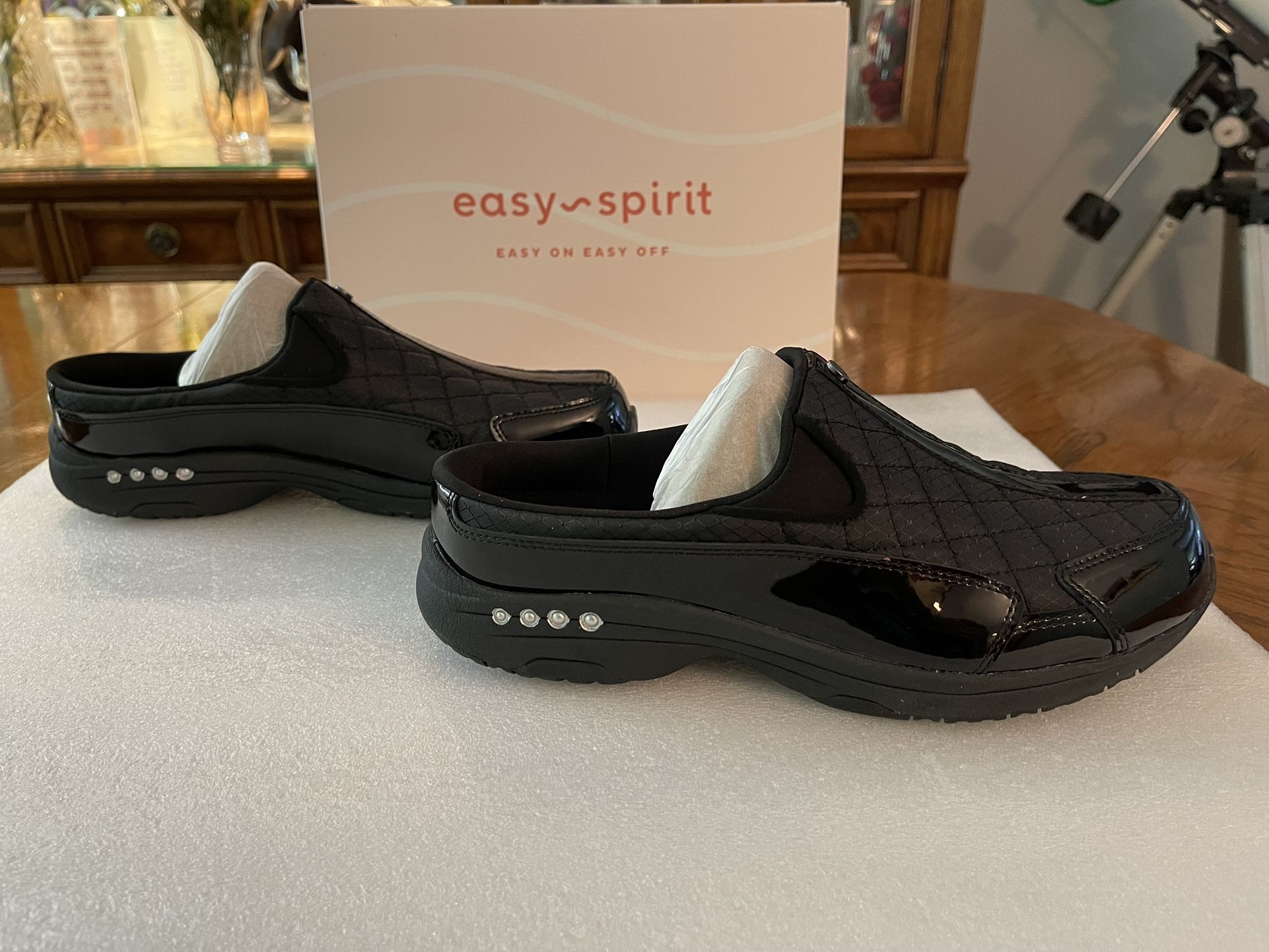 New Women’s Easy Spirit Travel Time Slip On Shoes - Size 10.5WW (Wide Width) - Black with Silver Studs