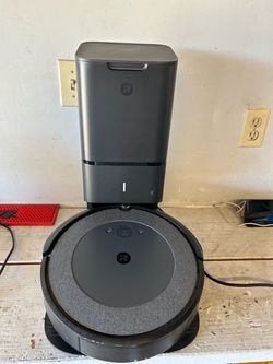 iRobot Roomba i3 Robot Vacuum with Auto-Empty Base