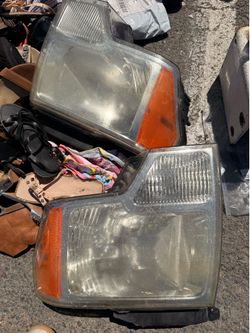 09-2013 ford f150 headlights set/ 1 tailight HarleyDavidson