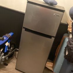 Mini Fridge 