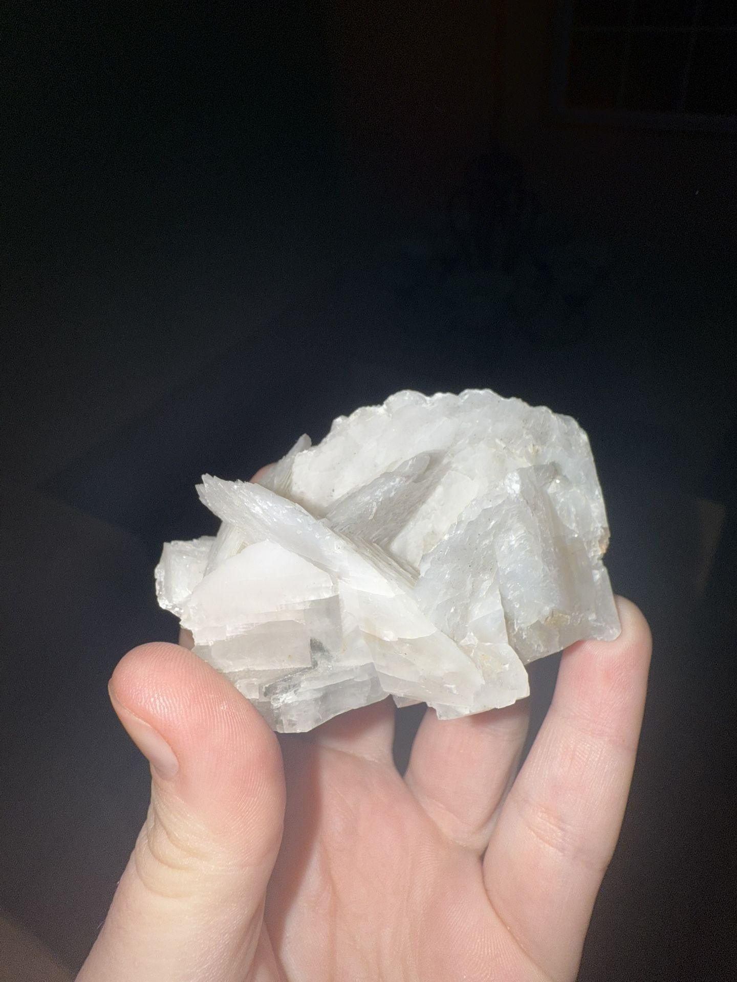 White Petal Calcite UV reactive