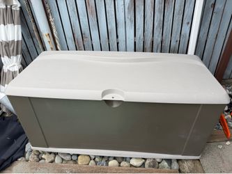 Rubbermaid - 120 Gal. Resin Deck Box with Seat
