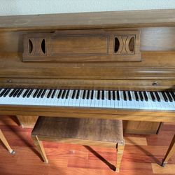 Piano Kimball S422
