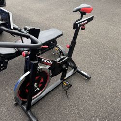 Scratch and Dent, Pro Indoor Cycling Exercise Bike w/ LCD Screen 40 lb Flywheel