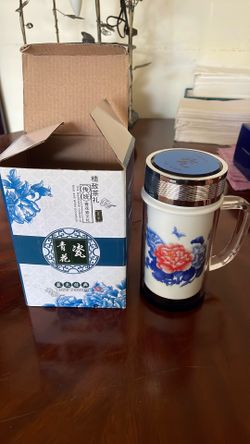 Porcelain with cup handle