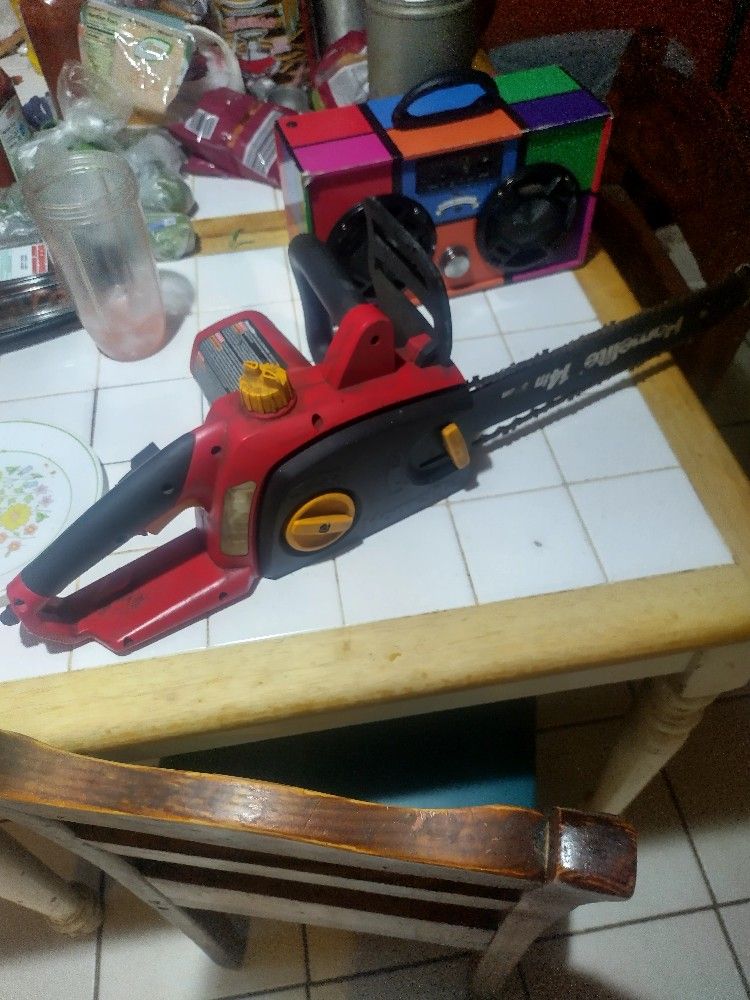 Used Electric Chainsaw I Think It Needs A Chain Adjustment So Low Price