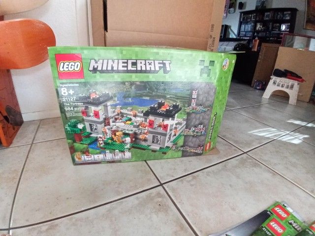Lego Minecraft The Fortress 21127 Retired Complete