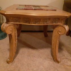 MSTCHING SET OF END TABLES NICE CONDITION
