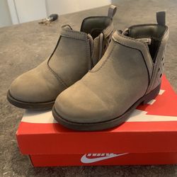 OshKosh Toddler Boots Size 7