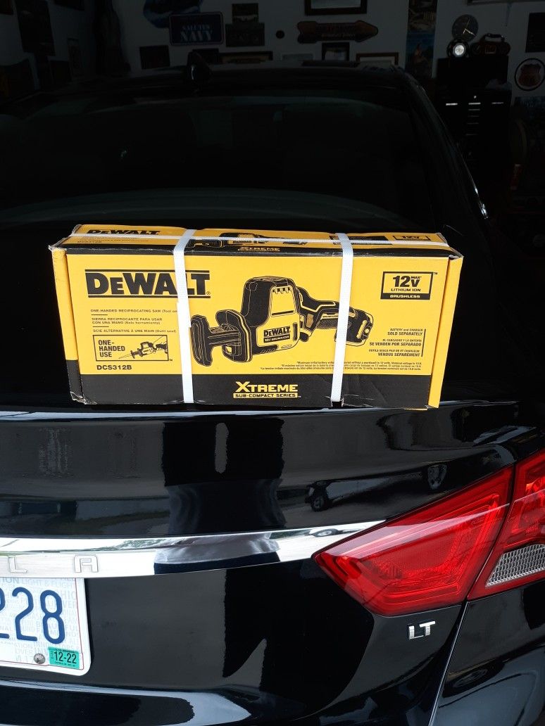 Brand New DeWalt 12 Volt Xtreme Sawzall