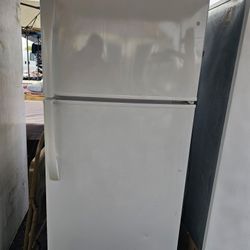 White Top Freezer Refrigerator/3 Months Of Warranty And Free Local Delivery 