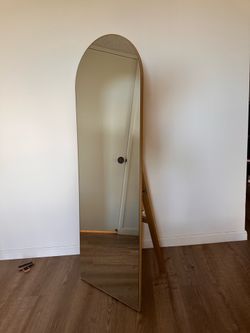 Arched standing mirror