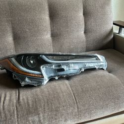 TOYOTA COROLLA RIGHT HEADLIGHT