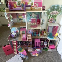 Used Barbie house 