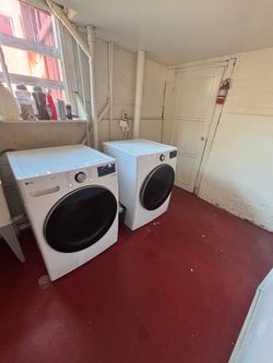 LG Washer and Dryer - Gently Used 1 Year