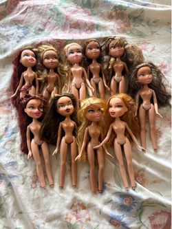 10 Bratz dolls lot (Read  description)