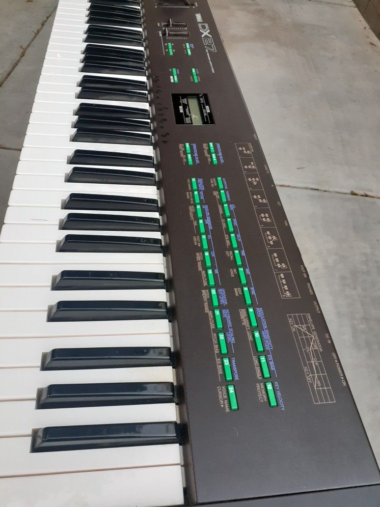 Yamaha dx27 61 Keys $120