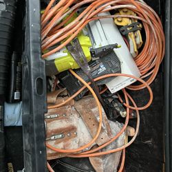 Professional Painting Tools 2 Sprayers And Wheel Included