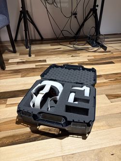Oculus VR Headset + Carrying Case
