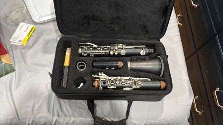 Clarinet with Hard Case for parts Lazarro