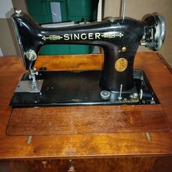 Working 1929 Singer Sewing Machine With Knee  Petal In Cabinet 