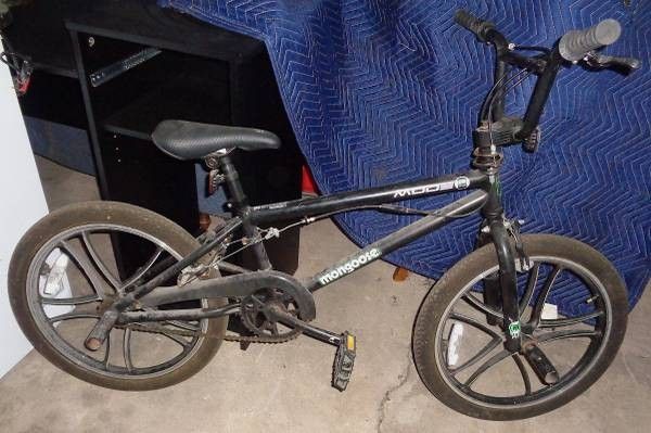 Mongoose Mode 20 inch Bike - Old