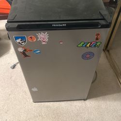 Mini Fridge 