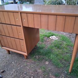 Really Nice Mid Century Modern Kroehler Vintage Desk In Excellent Condition KROEHLER, High Style No Hardware Drawers