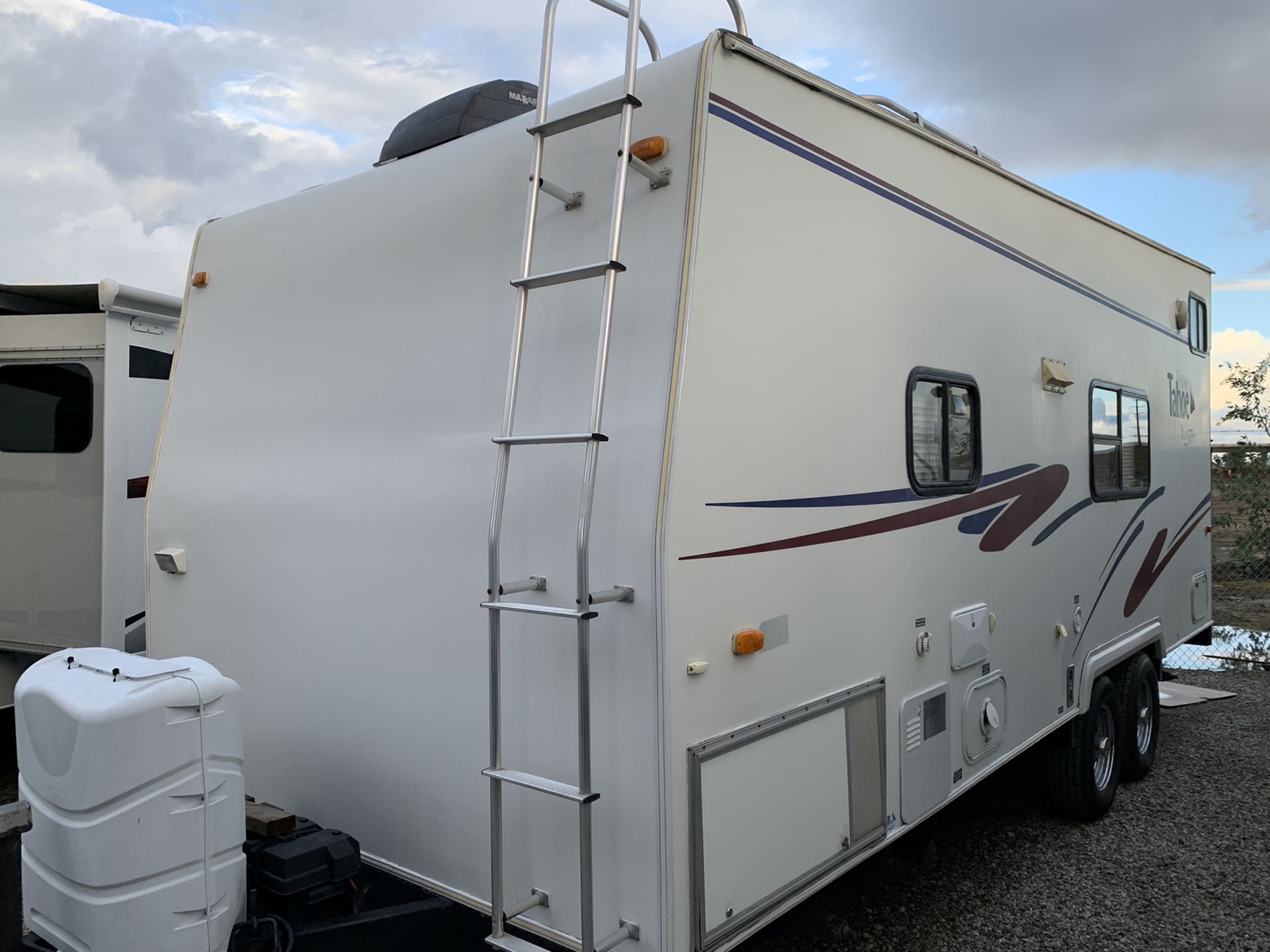 2002 Tahoe Transport 21 Ft. Toy Hauler for Sale in Rancho Cucamonga, CA ...