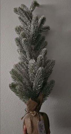 Flocked tree decor