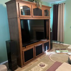 Entertainment center