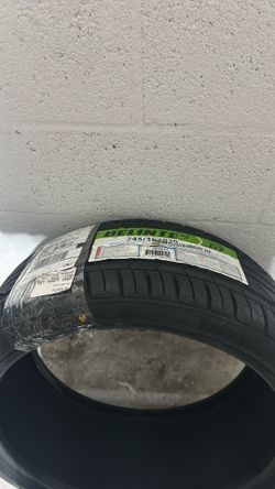 New Delinte 245/35ZR20 Tire - $50