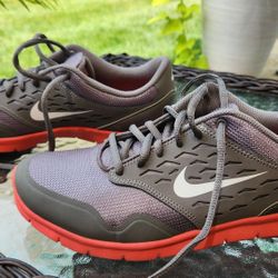 Ladies Size 9 NIKE