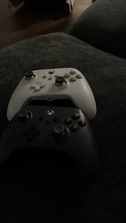 Xbox Wireless Controllers – White and Black