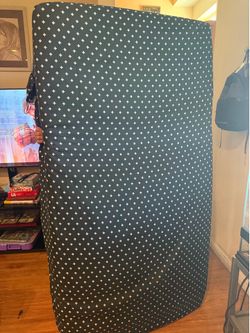 Twin pillow top mattress, like new