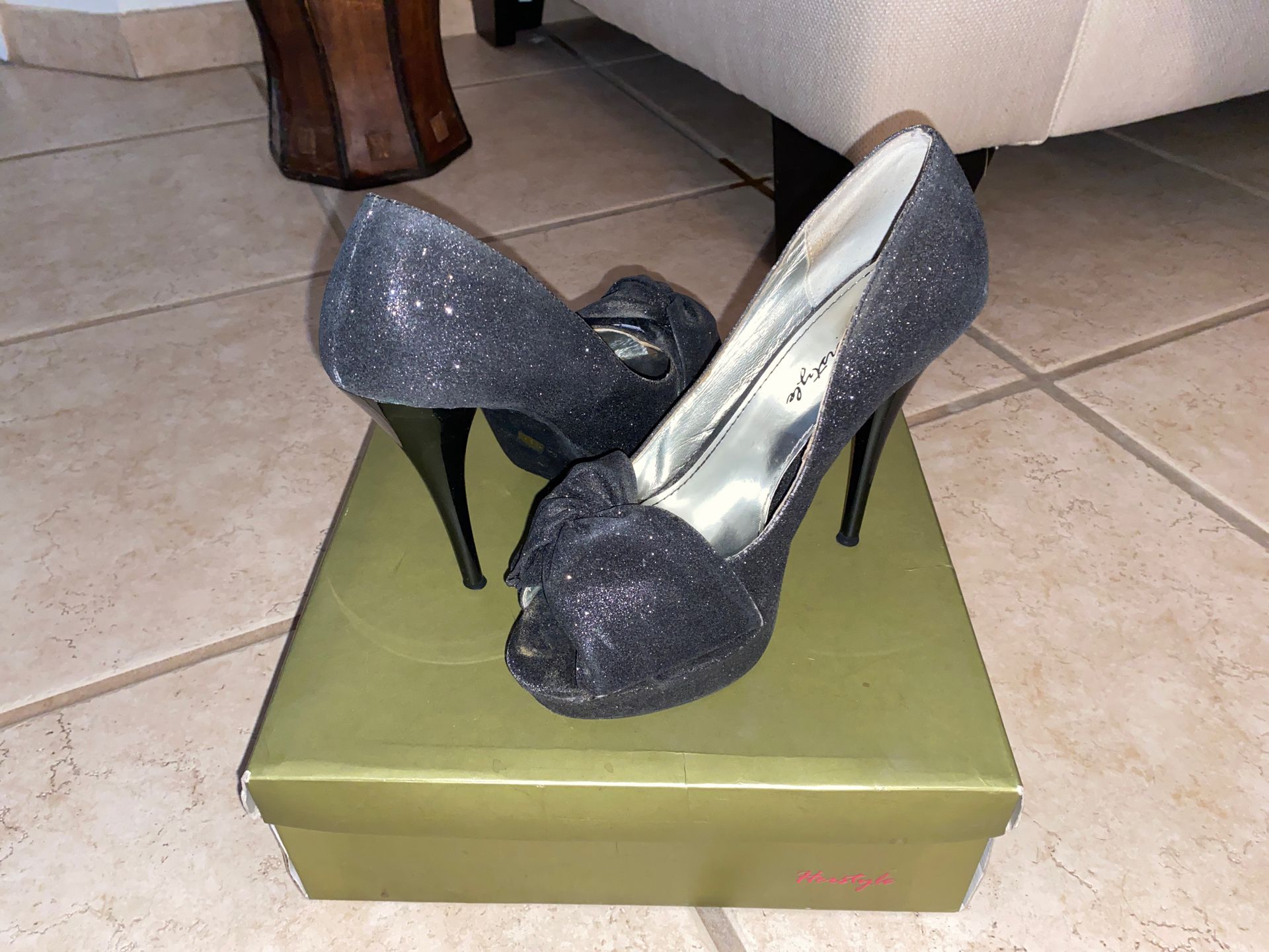 Women’s size 9 black heels