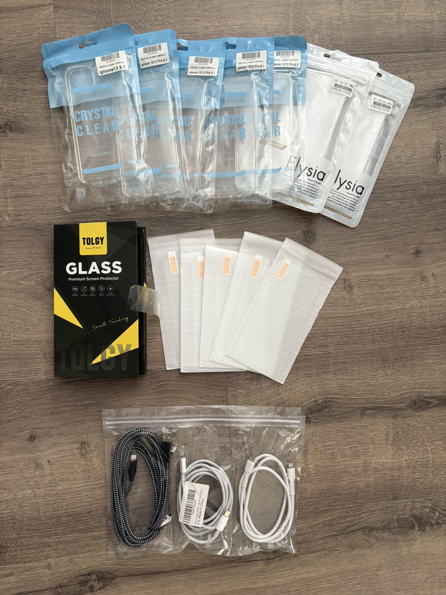 iPhone 12 Clear Phonecase & Lightning Charging Cable & Screen Protector